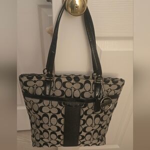 EUC! COACH VINTAGE SIGNATURE STRIPE TOTE W/PATENT LEATHER TRIM